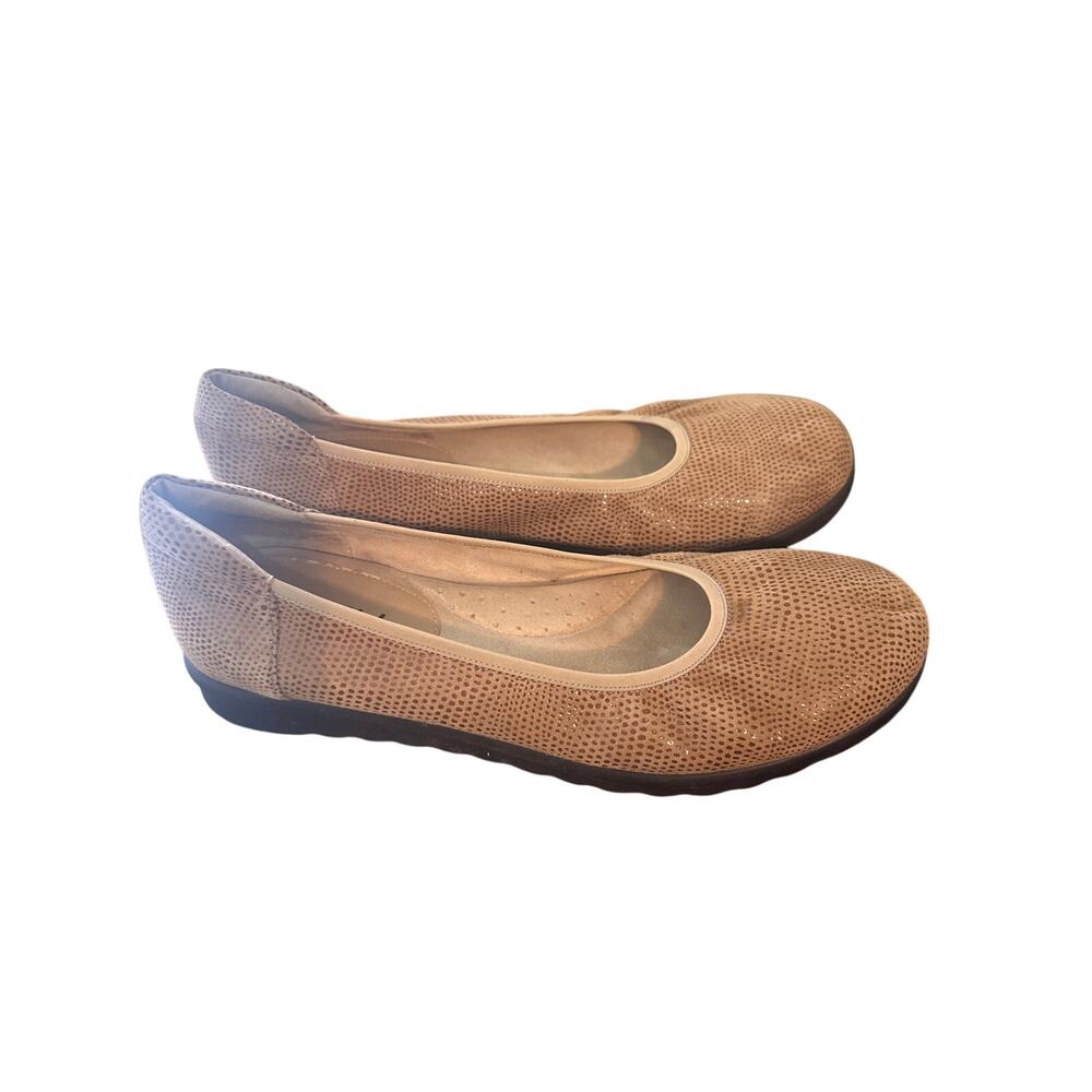 VAN ELI SPORT BEIGE SOFT LEATHER LOW HEEL WEDGE PUMP 10MY